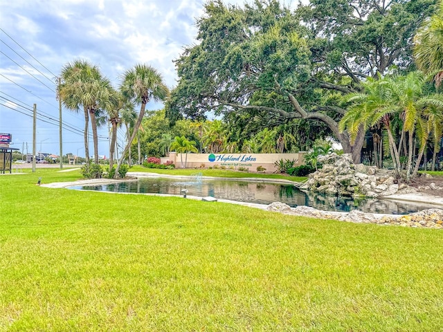 view of yard featuring a water view