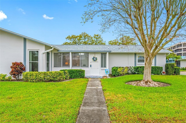 view of front of property featuring stucco siding and a front yard