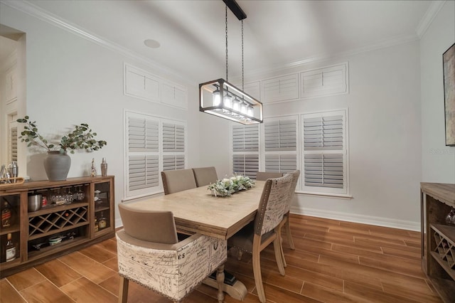 dining space featuring ornamental molding, a chandelier, and hardwood / wood-style floors