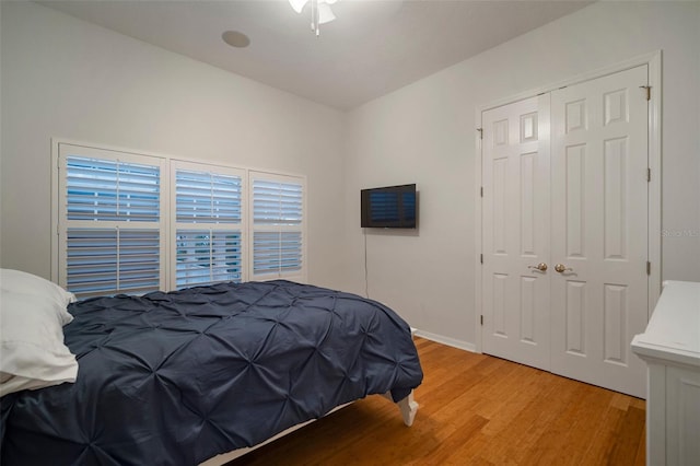 825 Islebay Dr, Apollo Beach, FL 33572 - bedroom with a closet, baseboards, a ceiling fan, and light wood finished floors