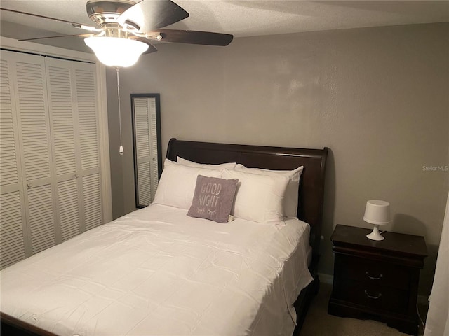 bedroom featuring ceiling fan and a closet