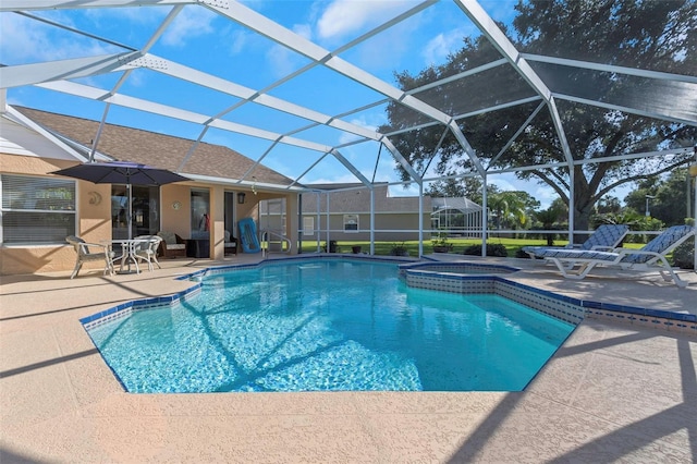 view of swimming pool with an in ground hot tub, a patio, and a lanai