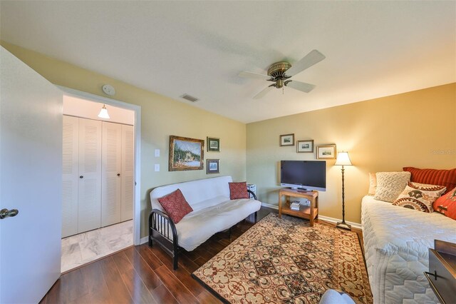 living room featuring ceiling fan and dark hardwood / wood-style flooring