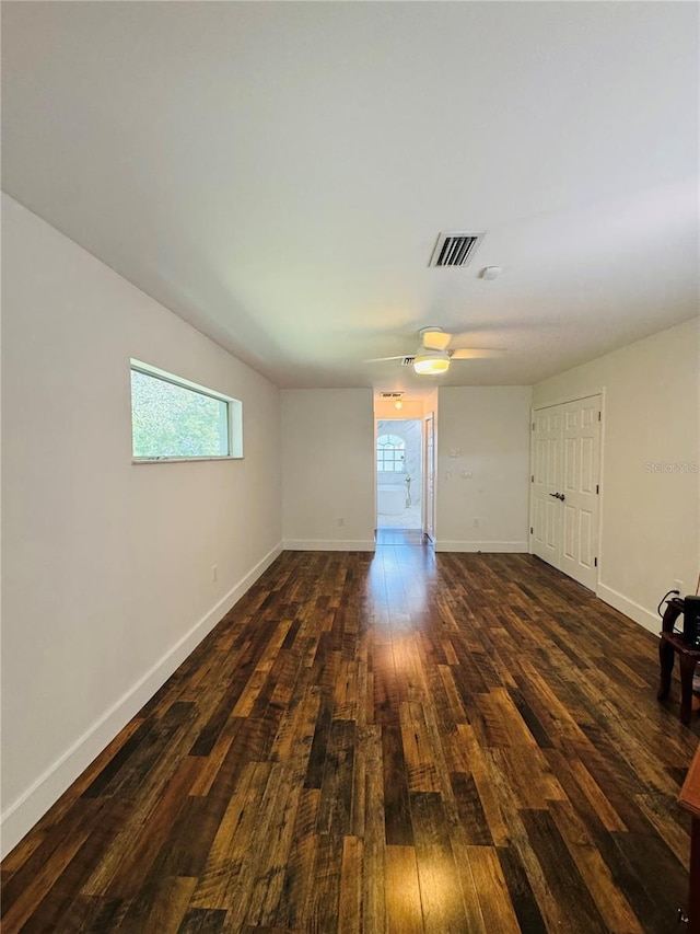 unfurnished room featuring dark wood-type flooring and ceiling fan