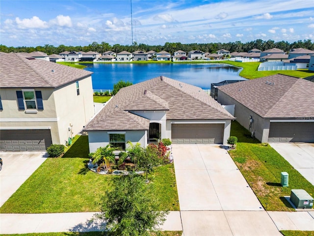 view of front facade featuring a water view and a front lawn