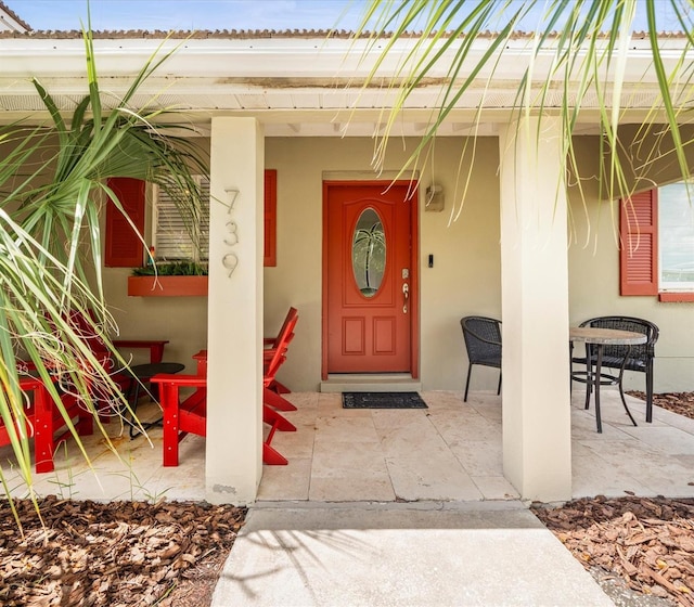 entrance to property featuring covered porch