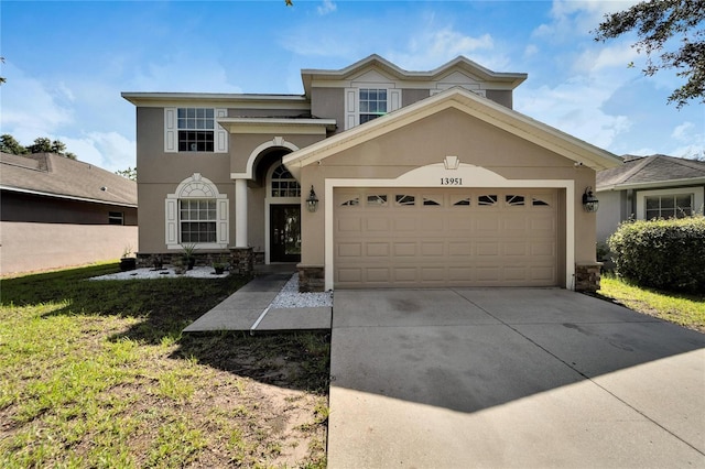 view of front facade featuring a garage and a front yard