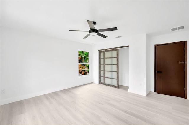 unfurnished bedroom with light wood-type flooring, ceiling fan, and a closet