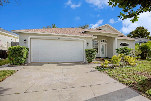 view of front facade featuring a garage