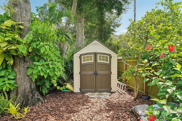 view of outbuilding