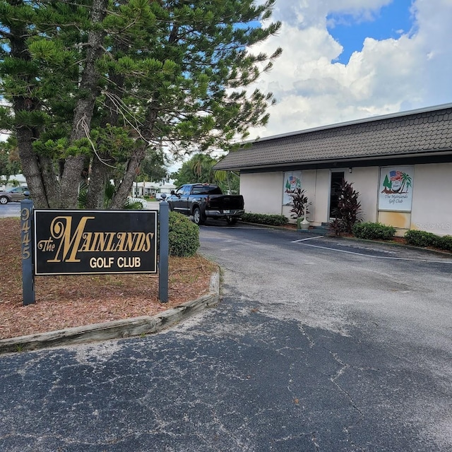 view of community / neighborhood sign