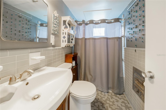 full bathroom featuring toilet, tile walls, and a shower with shower curtain