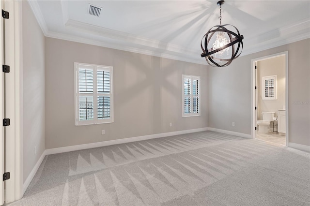 carpeted spare room featuring a tray ceiling, crown molding, and a notable chandelier