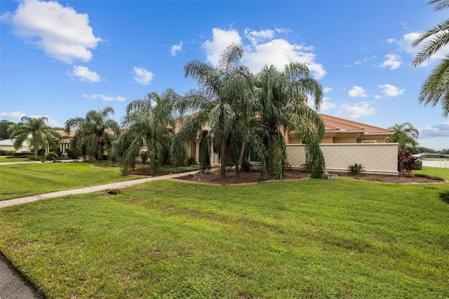 view of front of property with a front yard