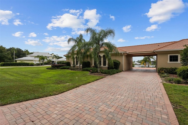 view of front of home with a carport and a front lawn