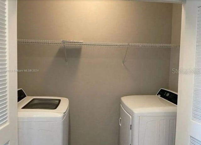 laundry room with washing machine and dryer