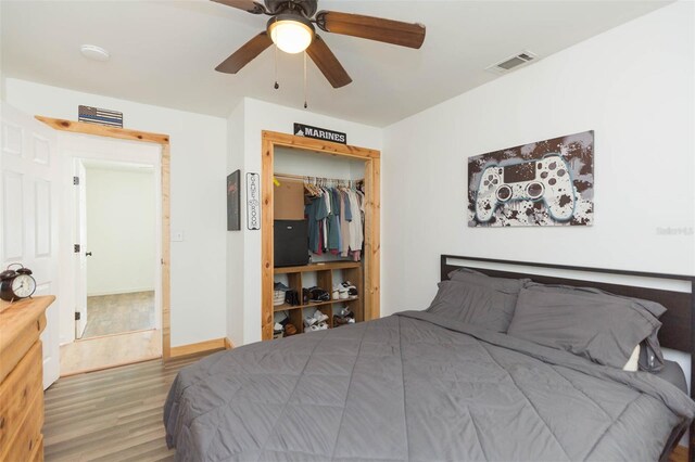 bedroom with a closet, ceiling fan, and hardwood / wood-style floors