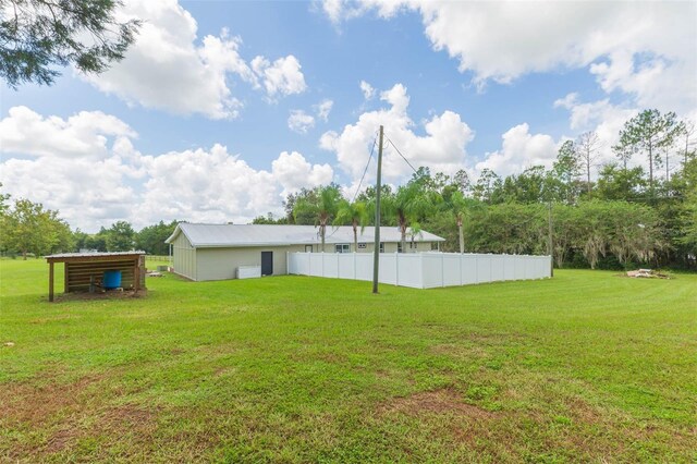 view of yard with an outdoor structure