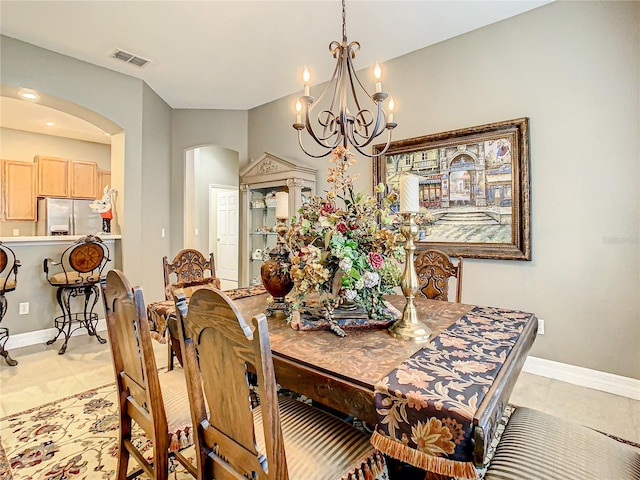 dining area with a notable chandelier