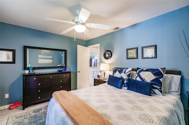 bedroom with ceiling fan