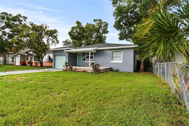 view of front facade featuring a garage, a front yard, fence, and stucco siding