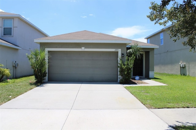 view of front of home featuring a front yard and a garage