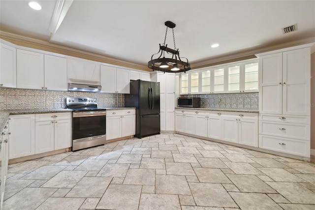 kitchen with stainless steel appliances, exhaust hood, visible vents, white cabinetry, and decorative backsplash