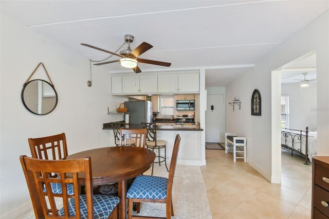 dining area with ceiling fan