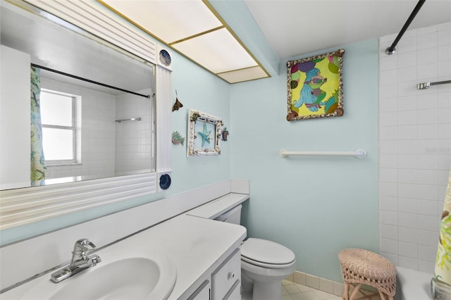 full bathroom featuring toilet, shower / tub combo with curtain, tile patterned flooring, baseboards, and vanity