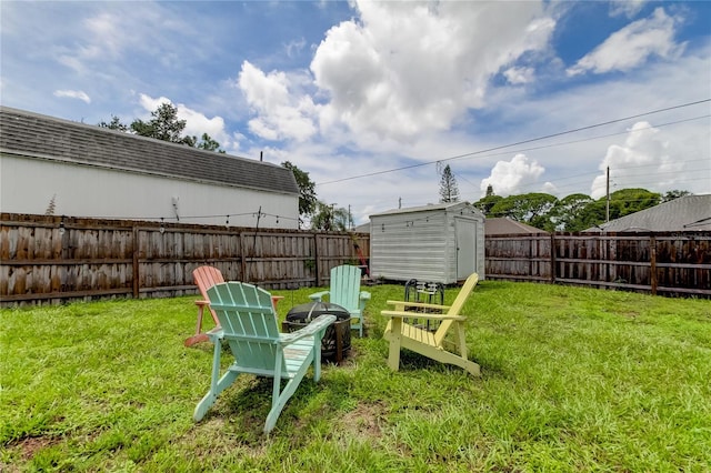 view of yard featuring a storage shed