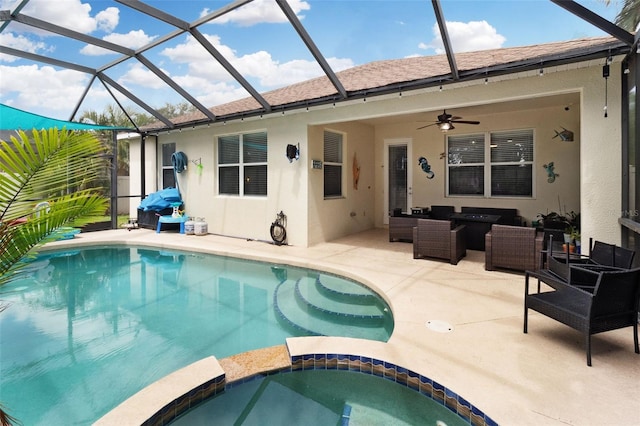 back of property with outdoor lounge area, ceiling fan, a swimming pool with hot tub, a lanai, and a patio