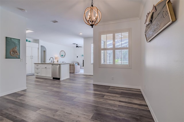 living room featuring ceiling fan with notable chandelier, crown molding, dark hardwood / wood-style flooring, and sink