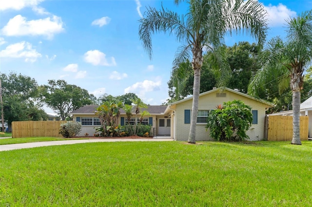 single story home with a front lawn