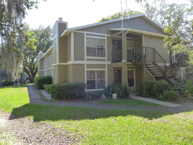 view of front of house featuring a front yard