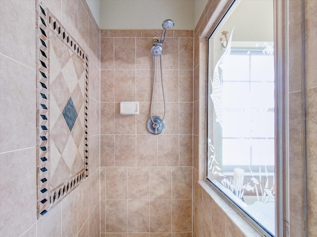 bathroom featuring tiled shower