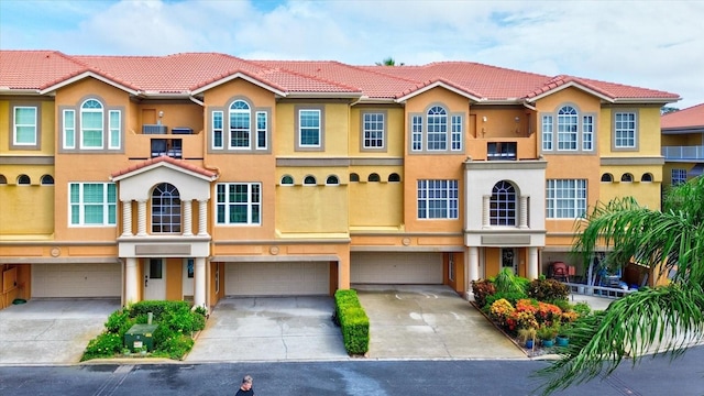 view of front facade featuring a garage