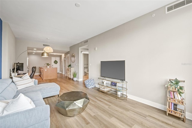 1120 E Kennedy Blvd Unit 734, Tampa, FL 33602 - living area with visible vents, baseboards, and wood finished floors