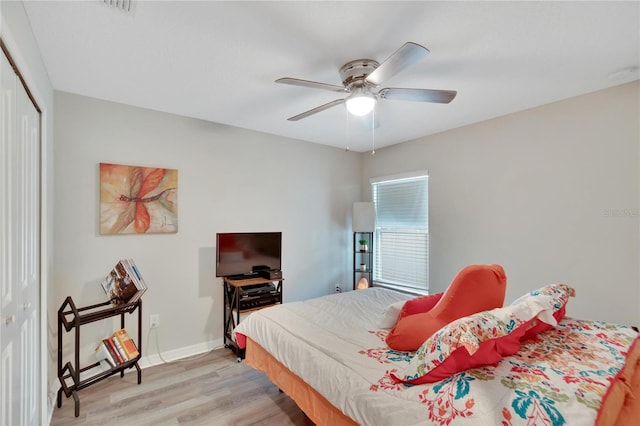 bedroom featuring light hardwood / wood-style flooring, a closet, and ceiling fan