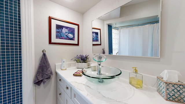 411 Harbor View Ln, Largo, FL 33770 - bathroom with a heating unit, vanity, and curtained shower
