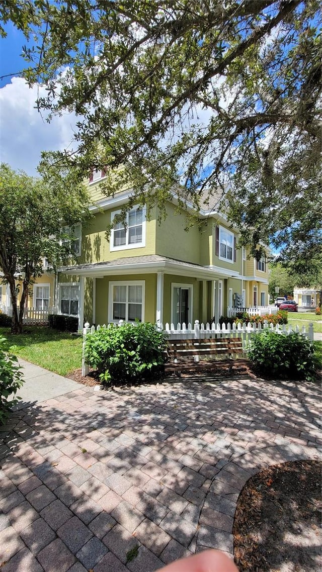 view of front facade featuring covered porch