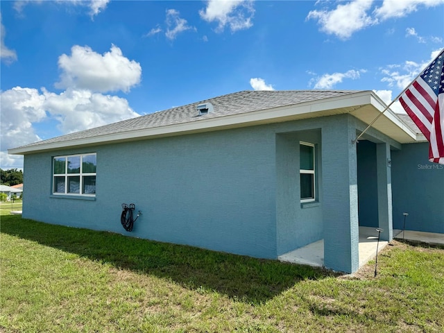 view of side of property featuring a yard