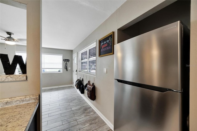 washroom featuring ceiling fan