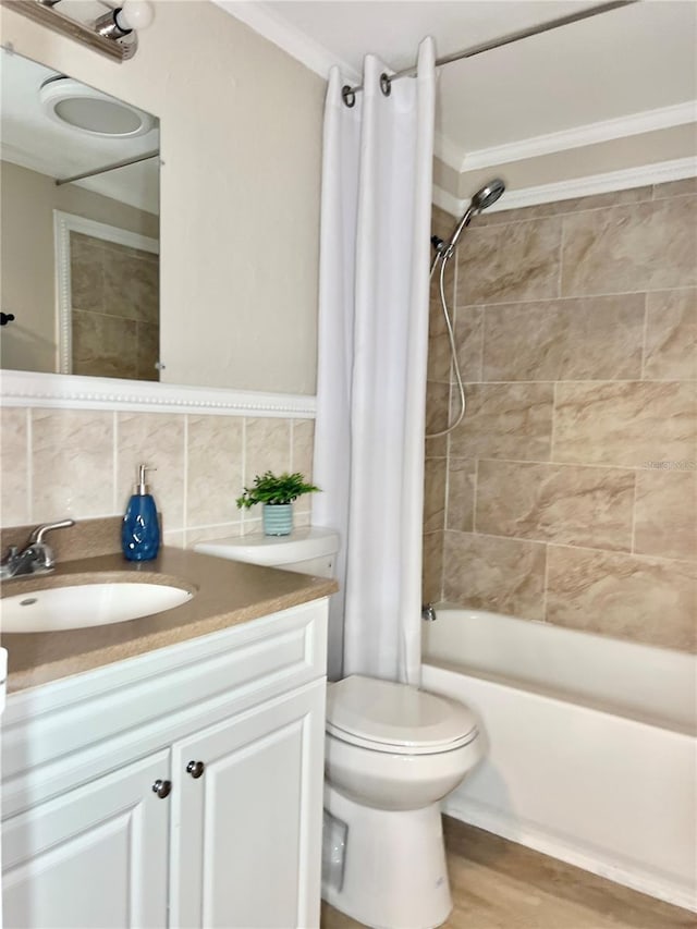 full bathroom with hardwood / wood-style flooring, toilet, vanity, shower / bath combo with shower curtain, and ornamental molding