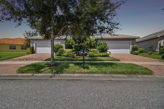 view of front facade featuring a garage and a front yard