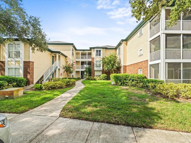 view of property's community featuring a yard