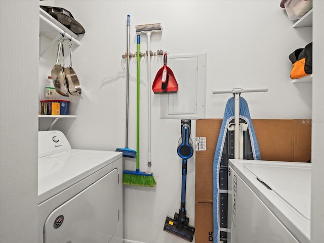 laundry room with washing machine and dryer