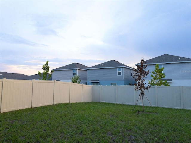 view of yard at dusk