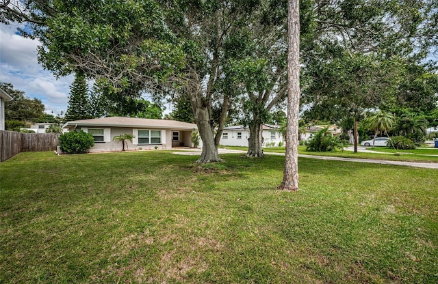 single story home with a front lawn