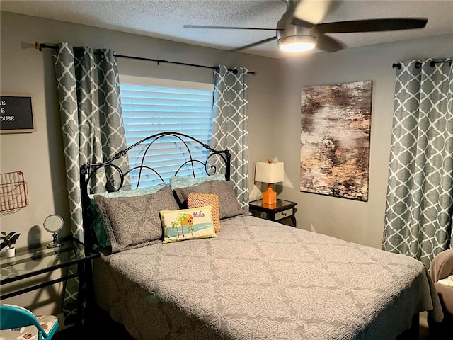 bedroom featuring a textured ceiling and ceiling fan