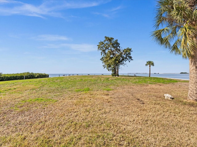 view of yard featuring a water view